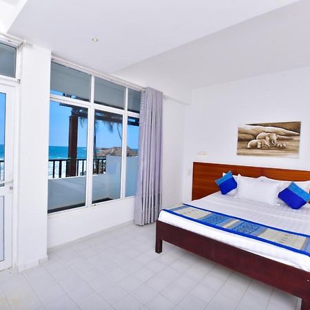 Lucky Seven Beach Resort ヒッカドゥワ エクステリア 写真