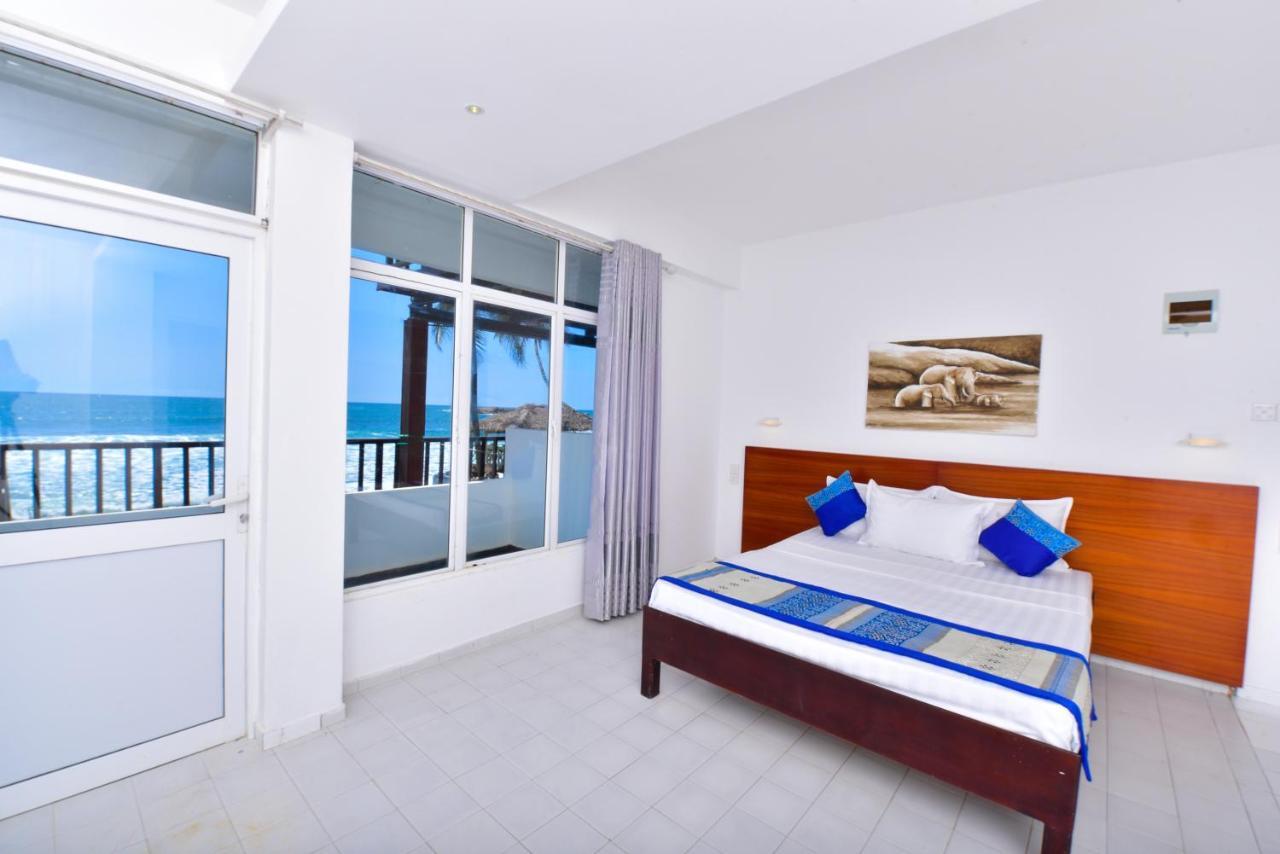 Lucky Seven Beach Resort ヒッカドゥワ エクステリア 写真