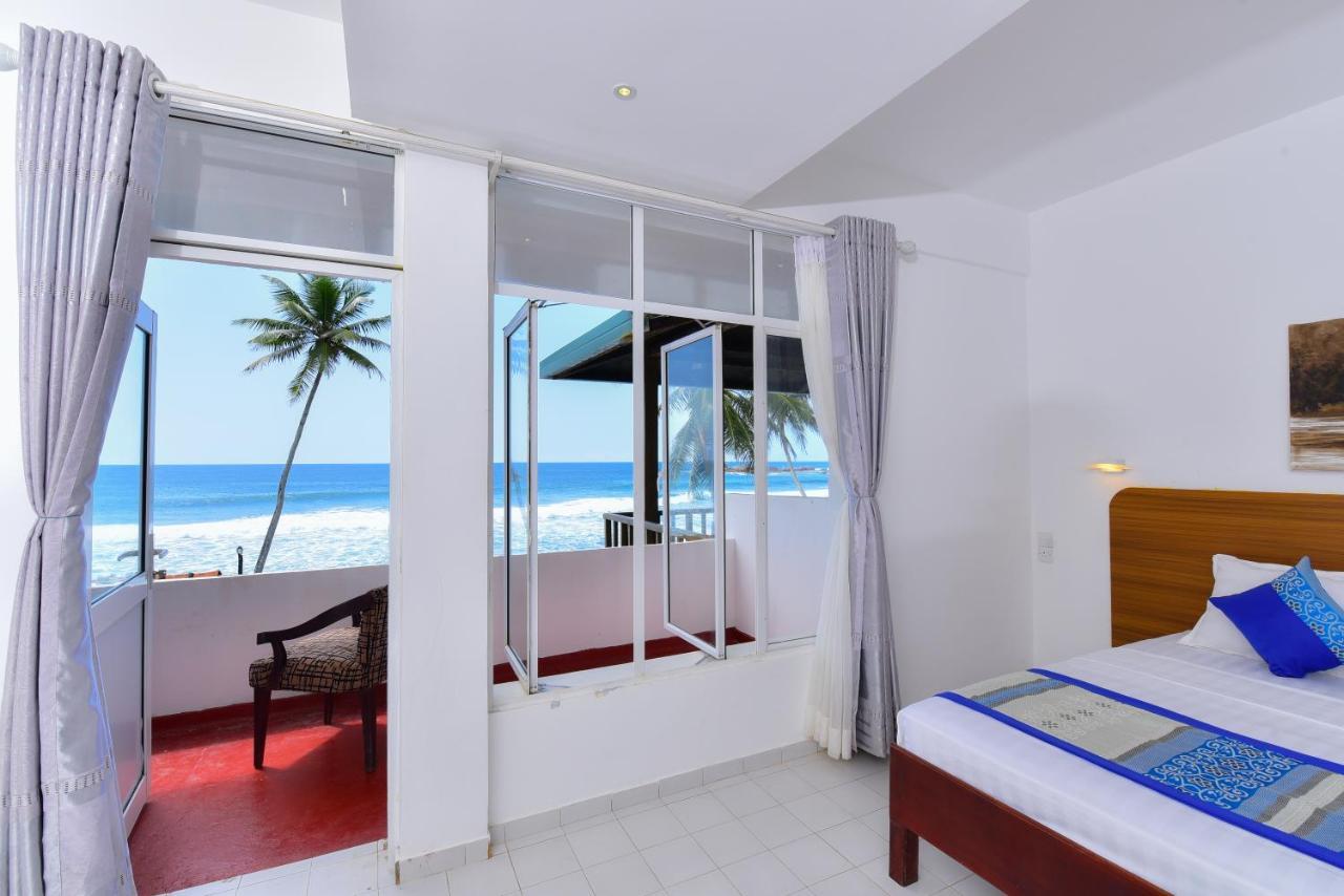Lucky Seven Beach Resort ヒッカドゥワ エクステリア 写真