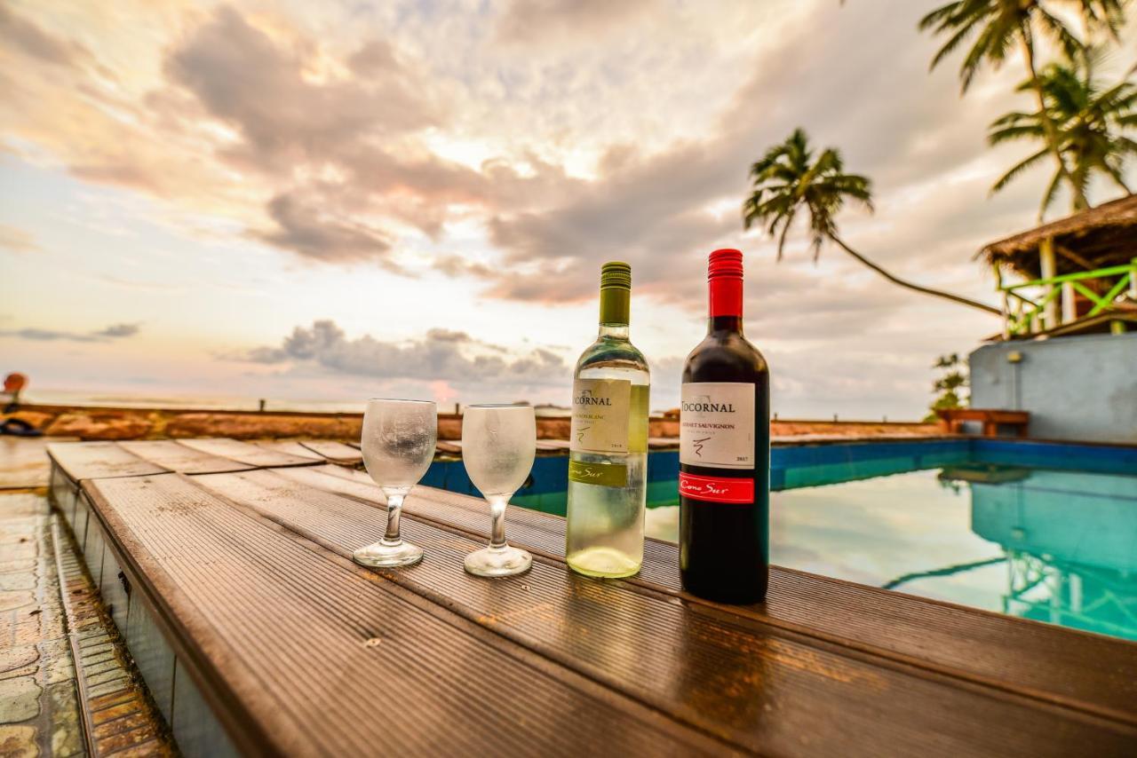 Lucky Seven Beach Resort ヒッカドゥワ エクステリア 写真