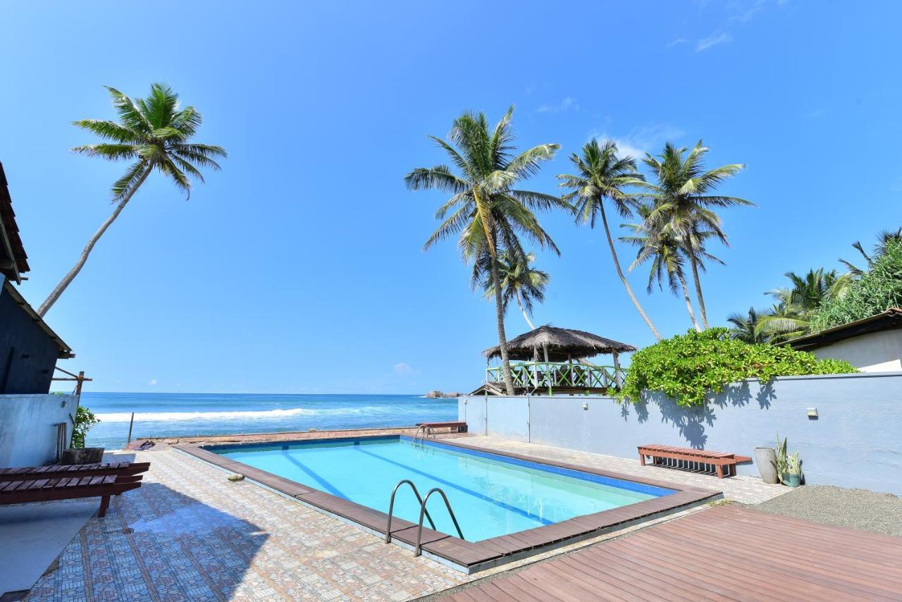 Lucky Seven Beach Resort ヒッカドゥワ エクステリア 写真